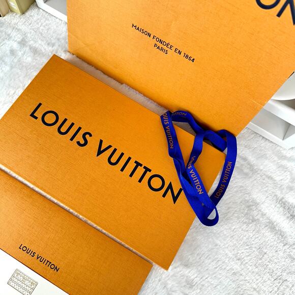 Louis Vuitton Gift Card Box, shopping bag, note card envelope and ribbon set - Picture 5 of 9